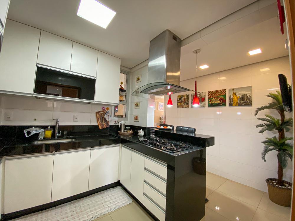 Apartamento à venda com 3 quartos, 181m² - Foto 9