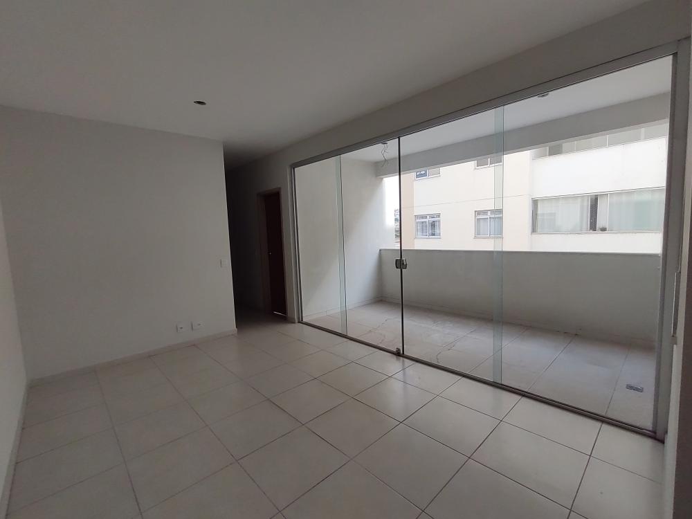 Apartamento à venda com 3 quartos, 72m² - Foto 2