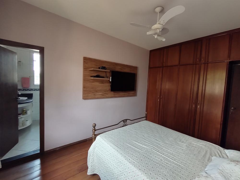 Casa à venda com 5 quartos, 220m² - Foto 10