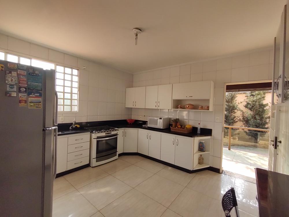 Casa à venda com 5 quartos, 220m² - Foto 27