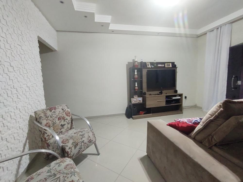 Casa à venda com 3 quartos, 260m² - Foto 1