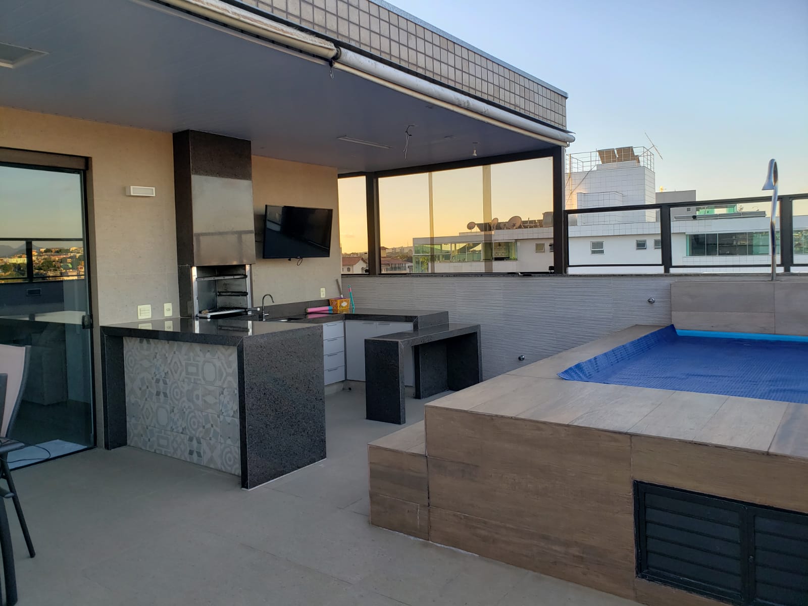 Casa à venda com 3 quartos, 145m² - Foto 1