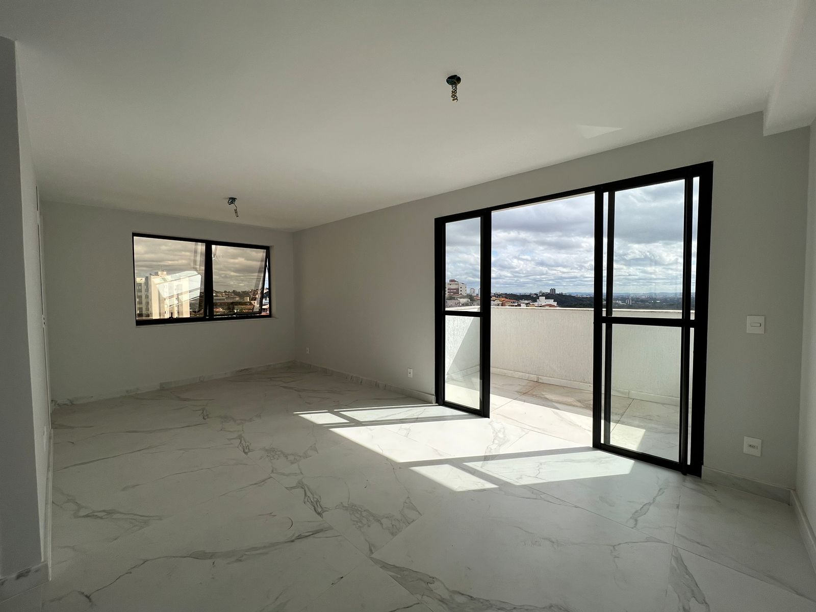 Apartamento à venda com 4 quartos, 132m² - Foto 1