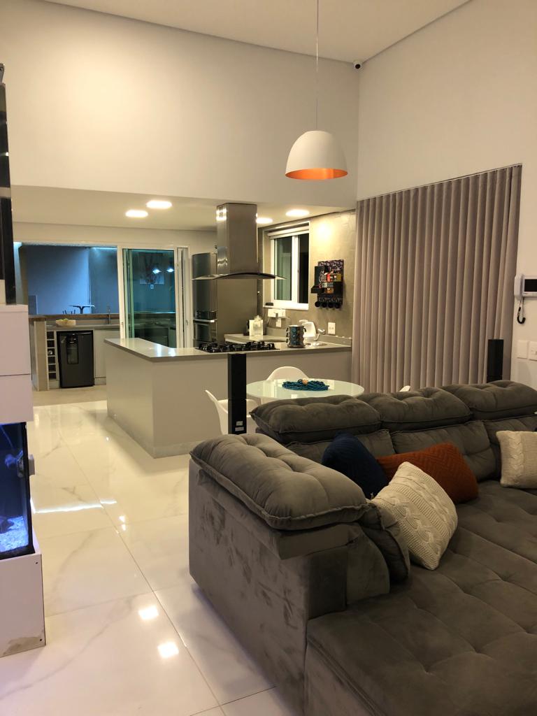 Casa à venda com 3 quartos, 327m² - Foto 2