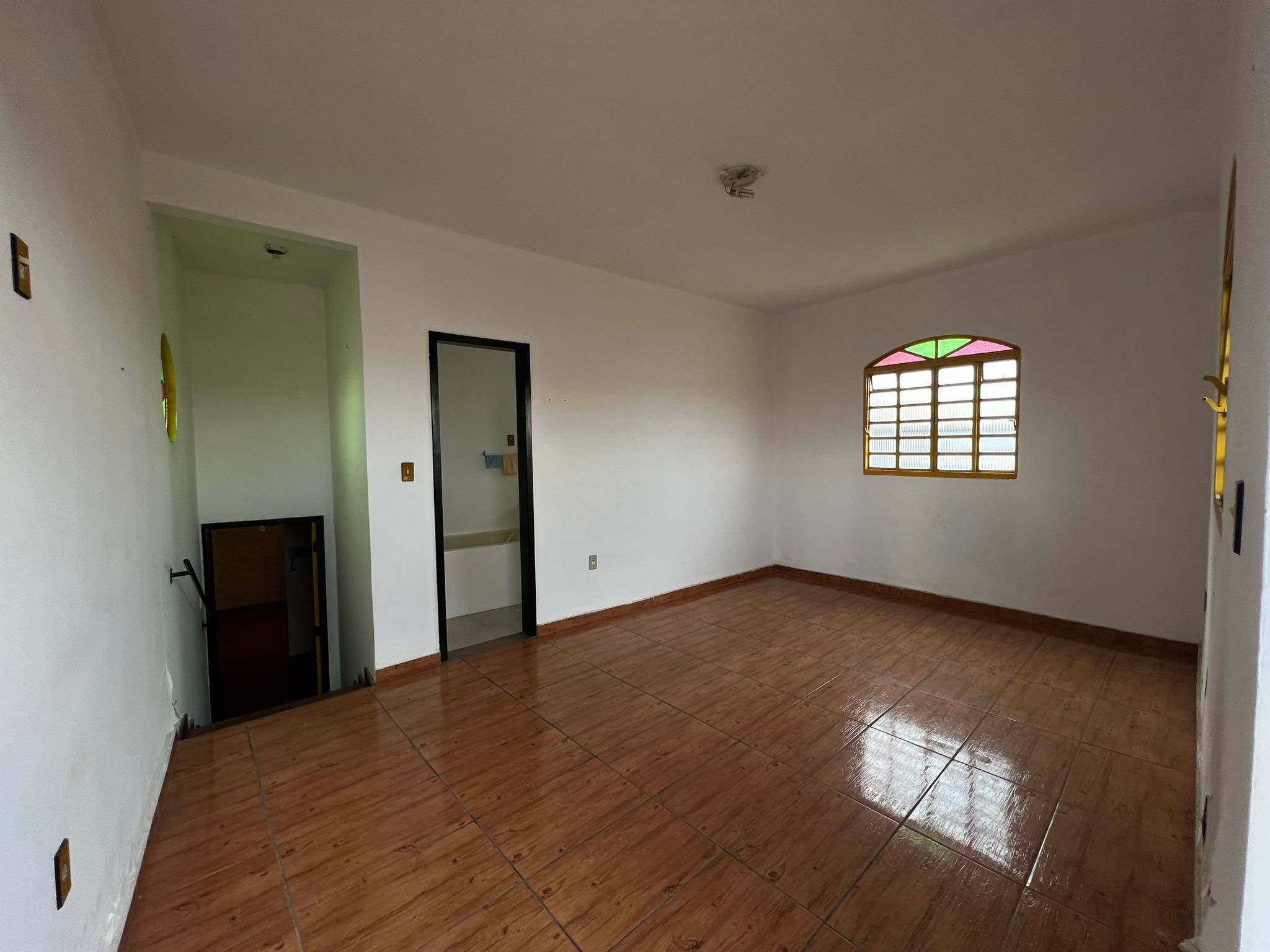 Casa à venda com 4 quartos, 275m² - Foto 1