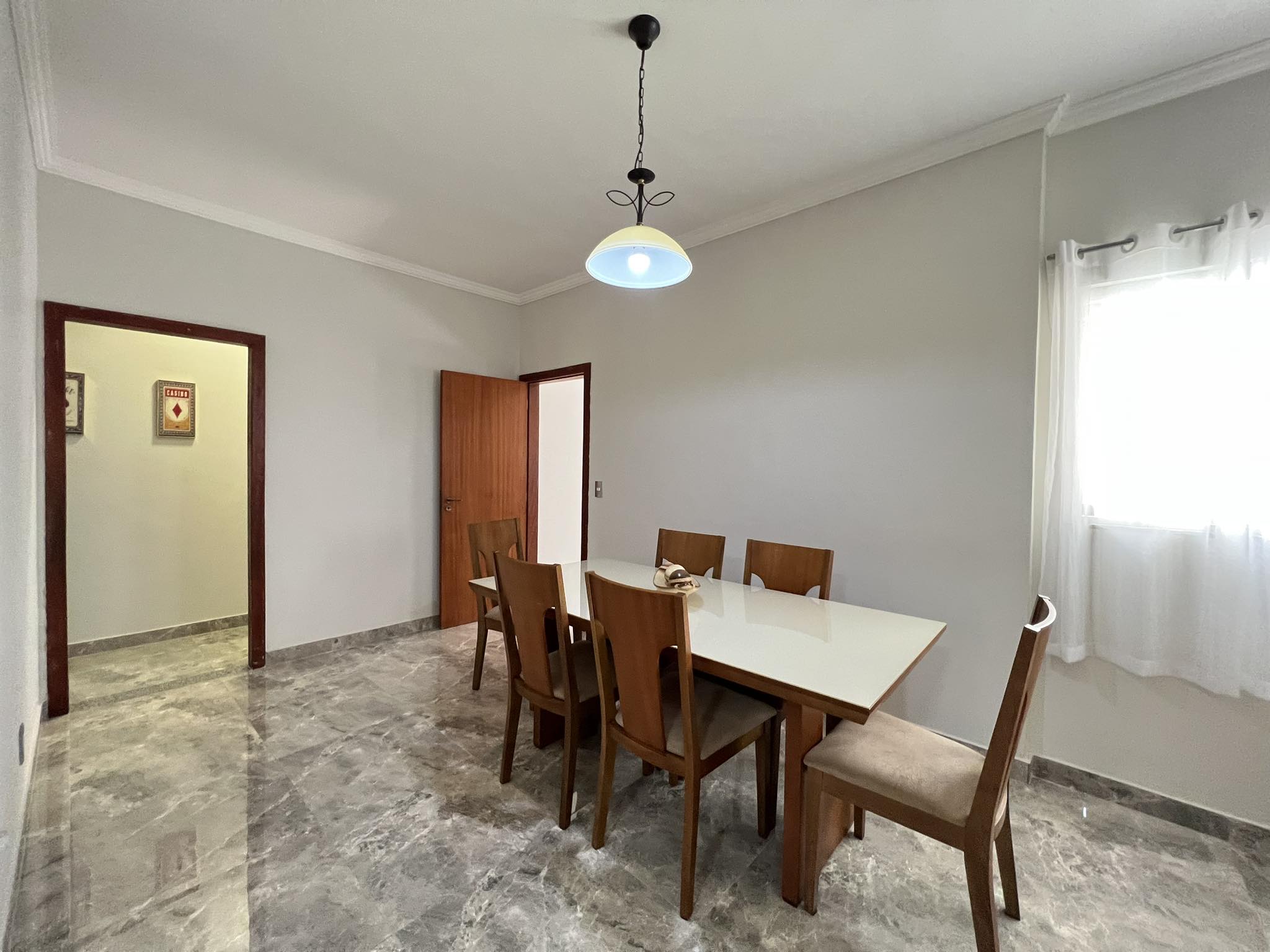 Casa à venda com 4 quartos, 300m² - Foto 2