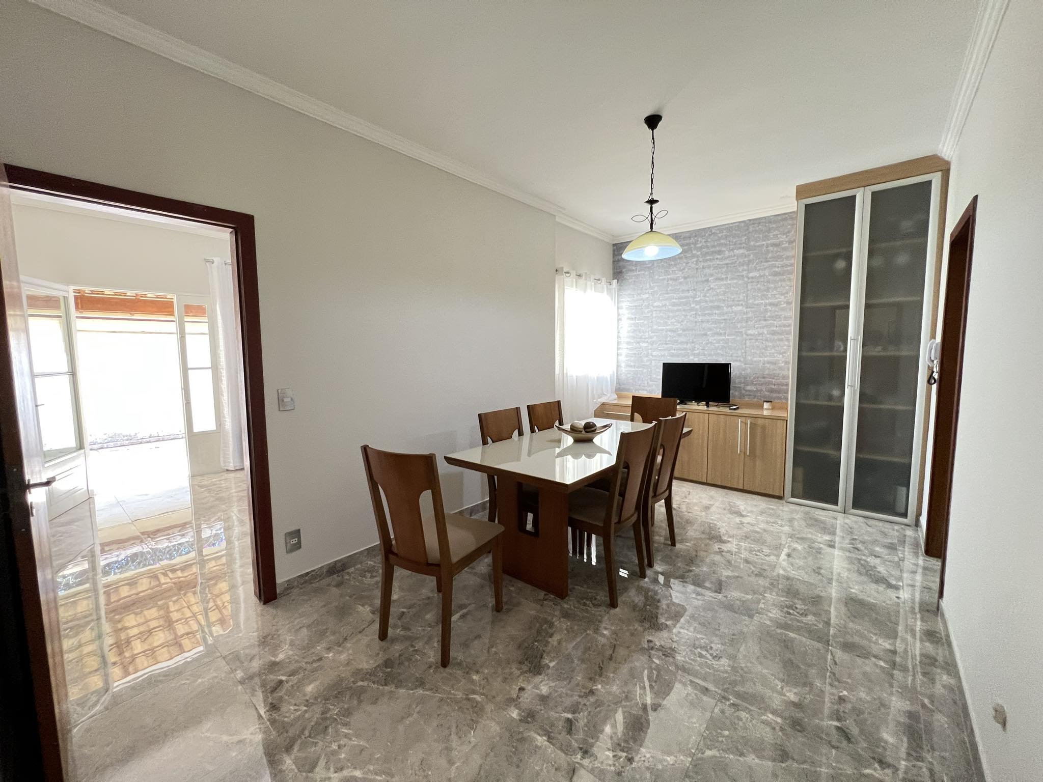 Casa à venda com 4 quartos, 300m² - Foto 1