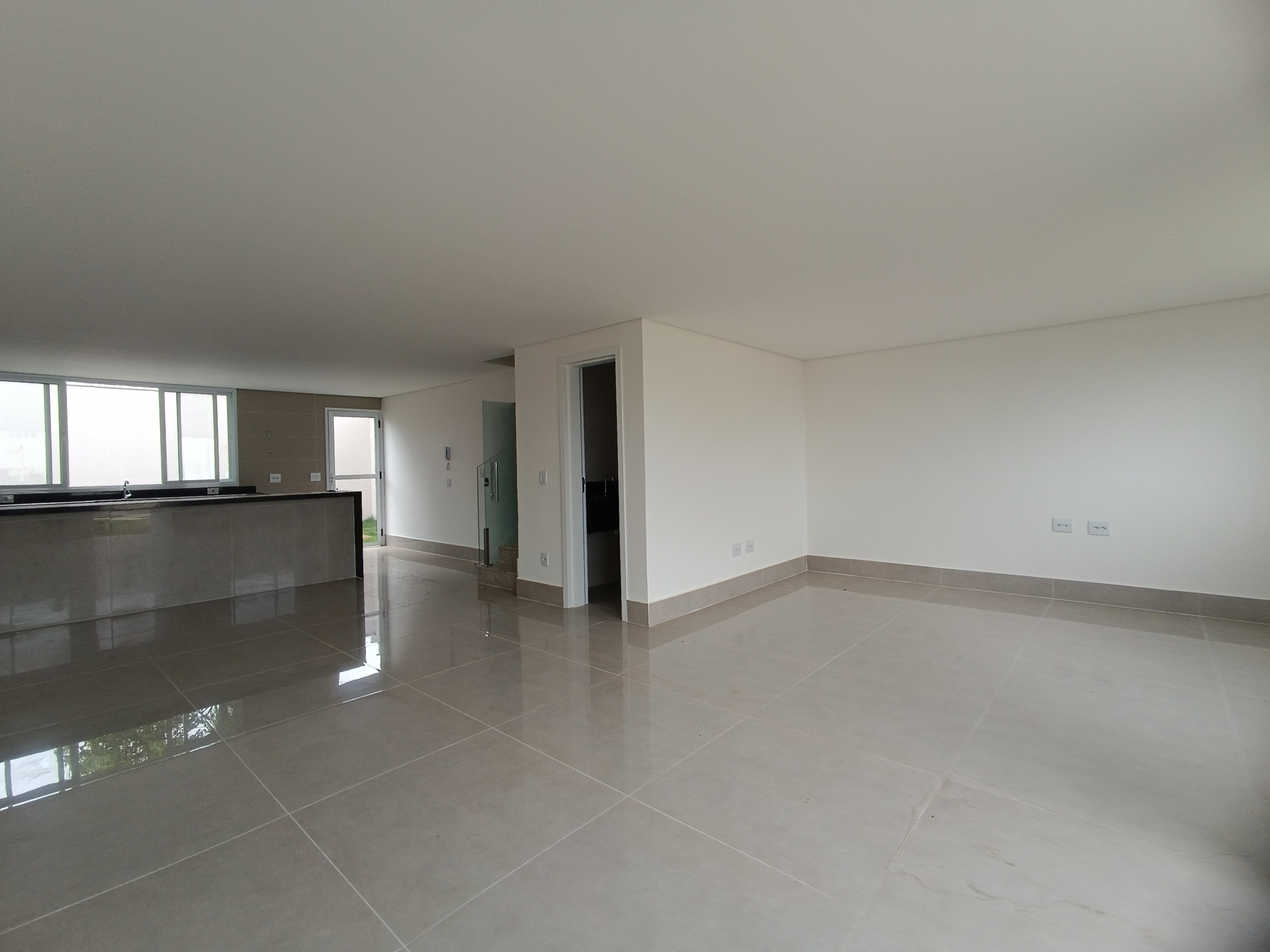 Casa à venda com 3 quartos, 200m² - Foto 1