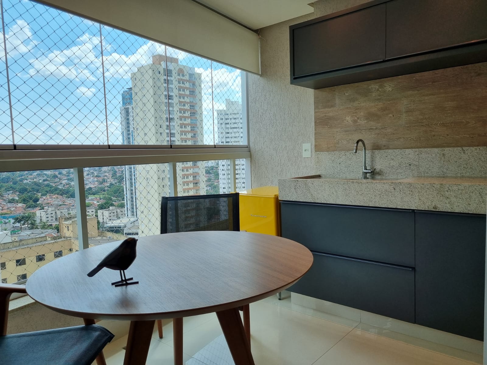  Apartamento com 03 quartos( 2 suítes ) localizado no setor Alto da Glória