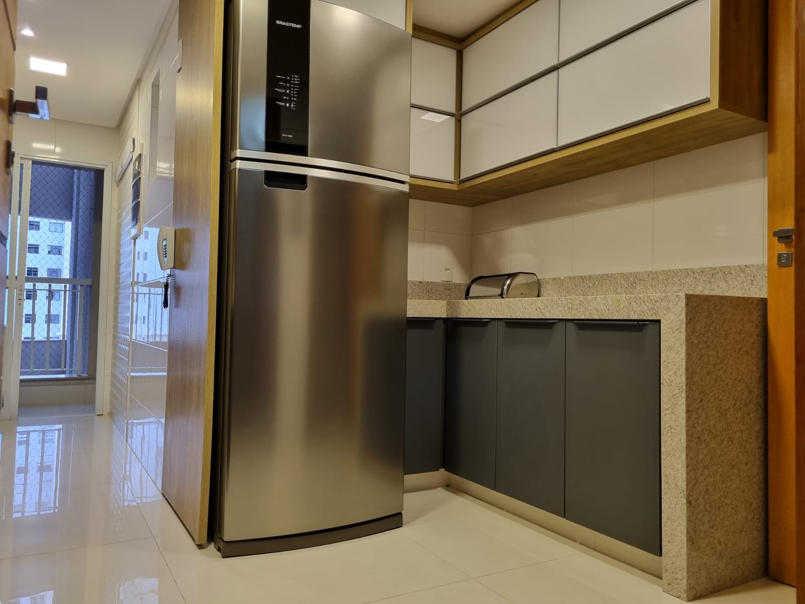  Apartamento com 03 quartos( 2 suítes ) localizado no setor Alto da Glória