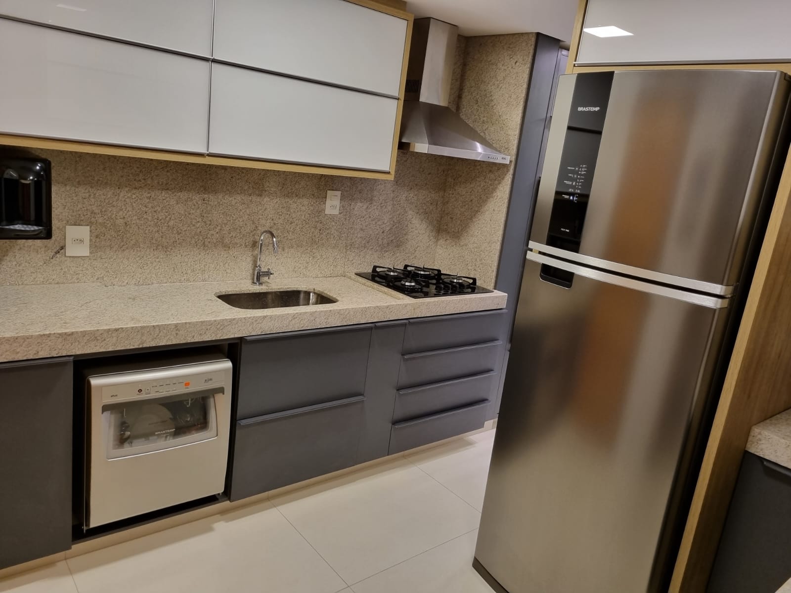  Apartamento com 03 quartos( 2 suítes ) localizado no setor Alto da Glória