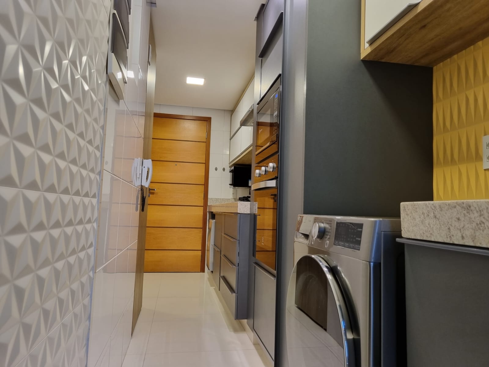  Apartamento com 03 quartos( 2 suítes ) localizado no setor Alto da Glória