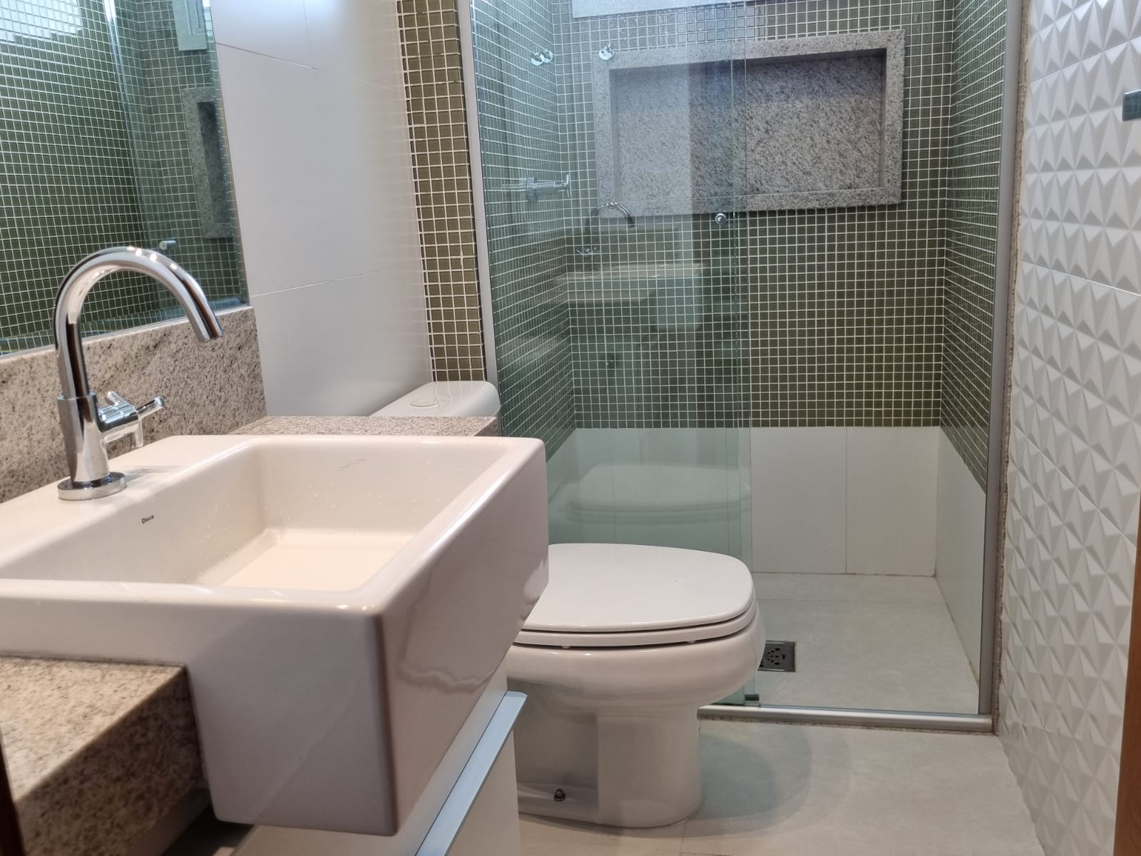  Apartamento com 03 quartos( 2 suítes ) localizado no setor Alto da Glória