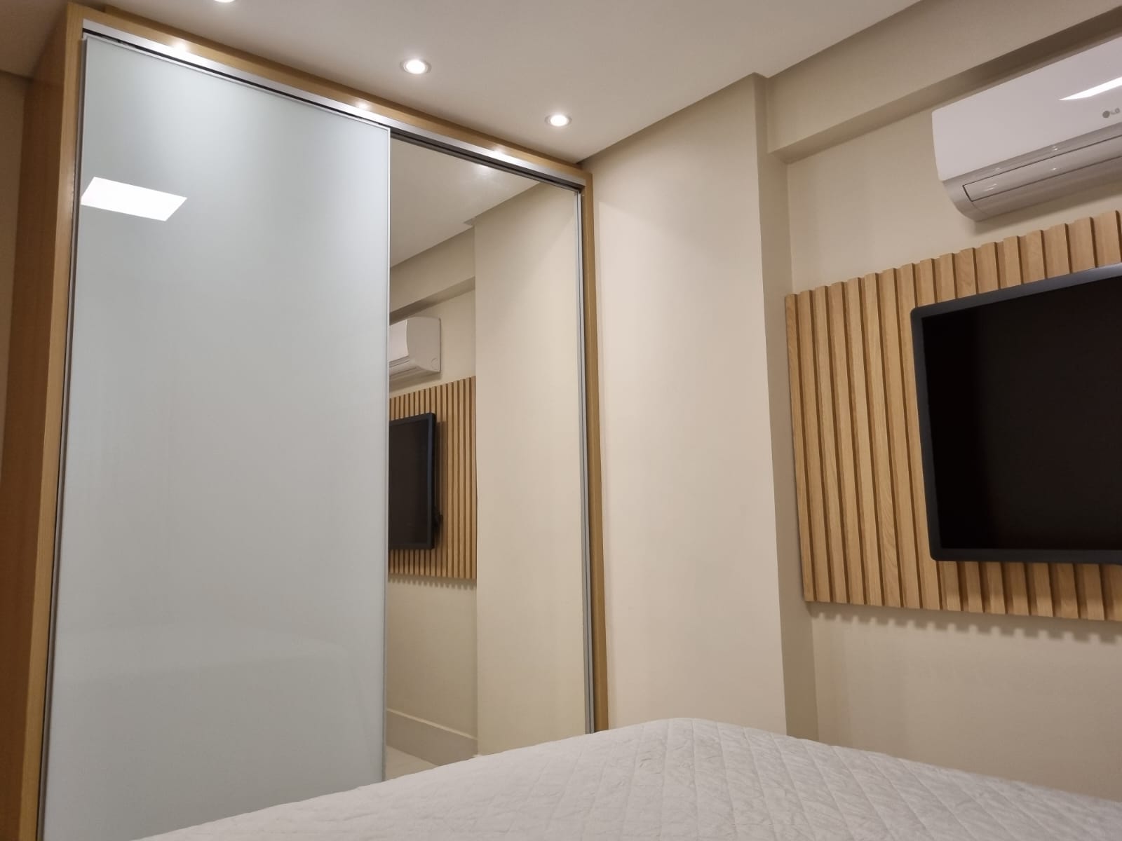  Apartamento com 03 quartos( 2 suítes ) localizado no setor Alto da Glória