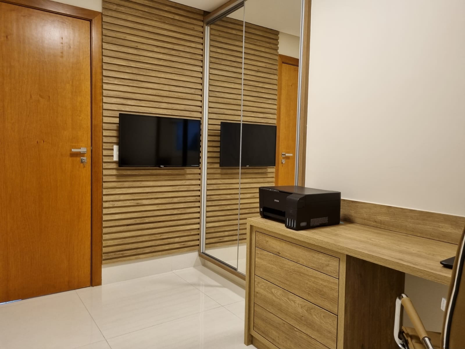  Apartamento com 03 quartos( 2 suítes ) localizado no setor Alto da Glória