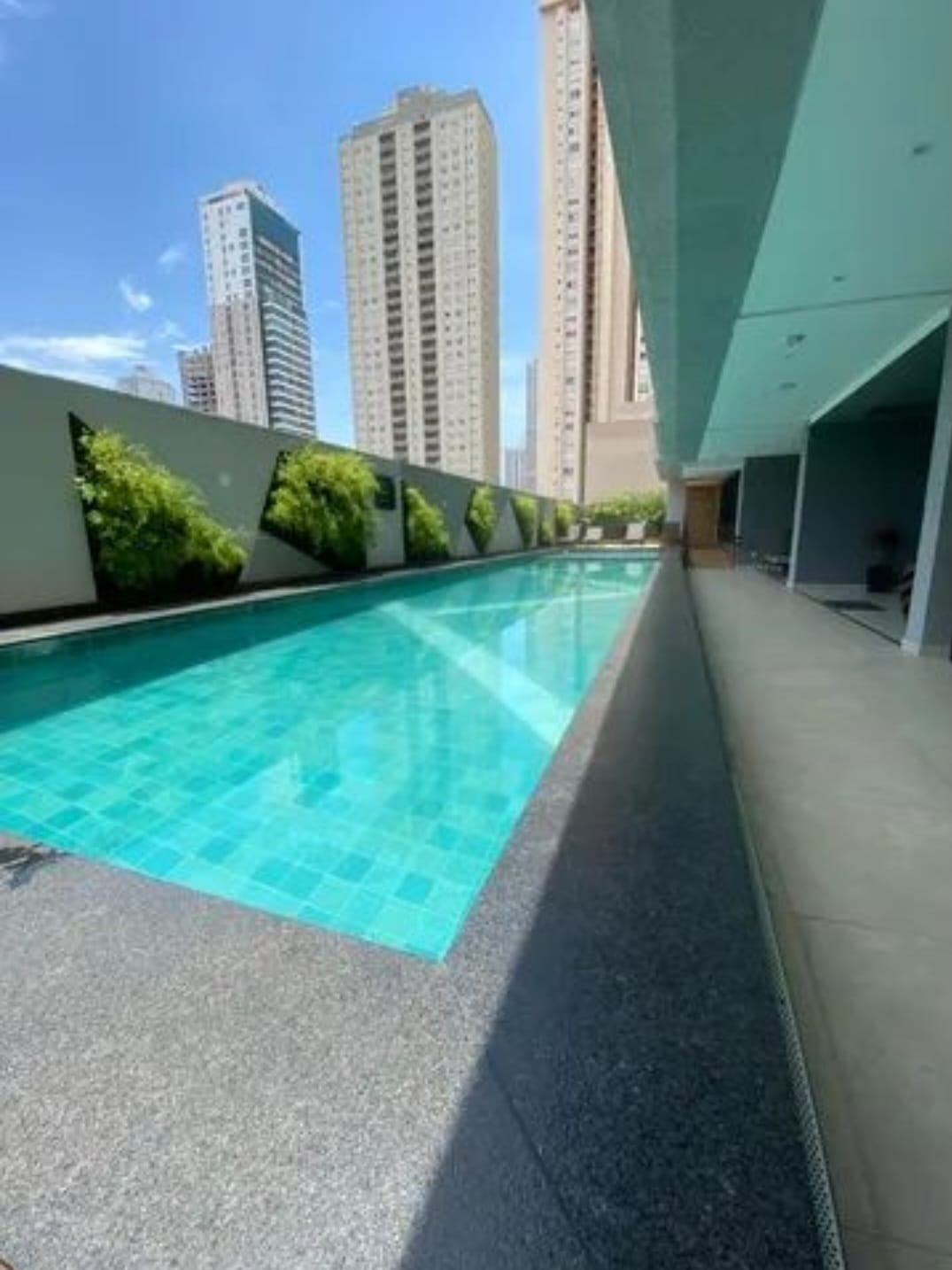 Apartamento 02 quartos, Nascente, todo no porcelanato !