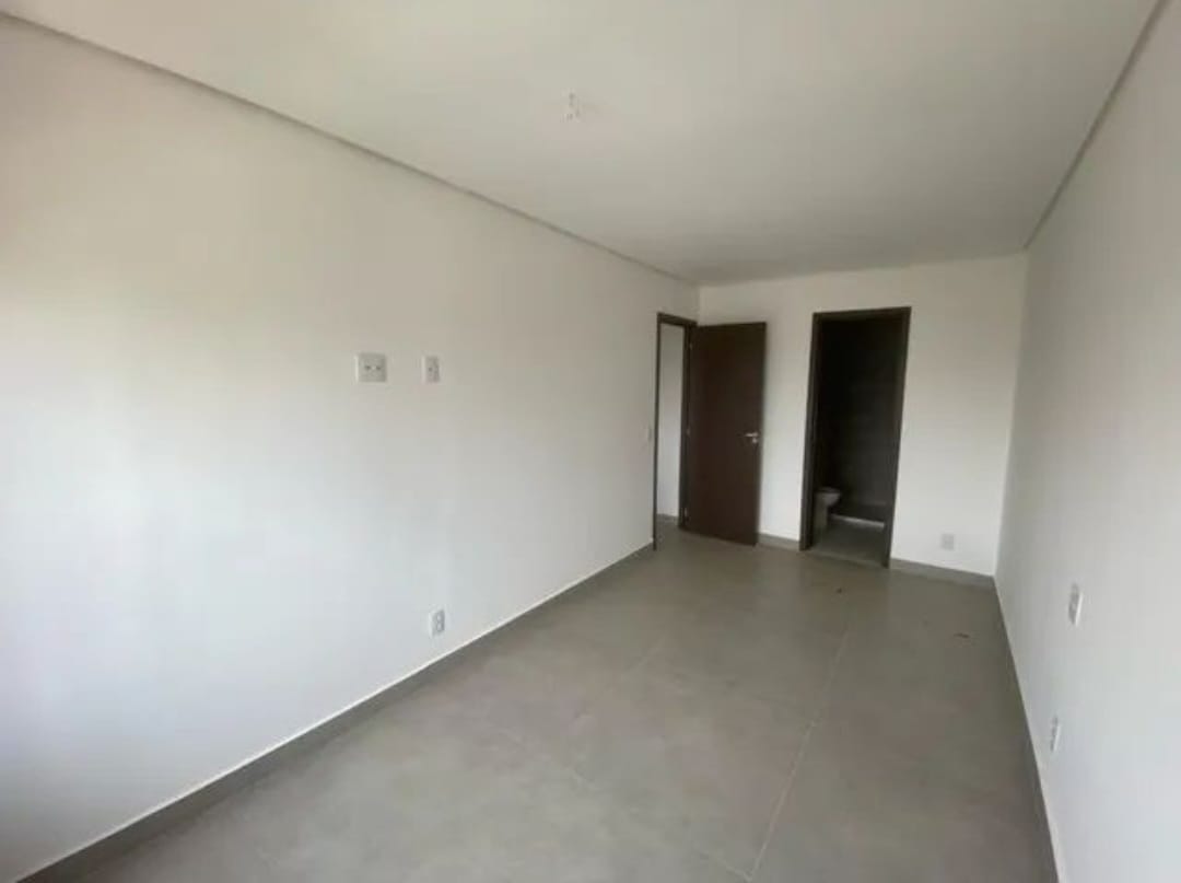 Apartamento 02 quartos, Nascente, todo no porcelanato !