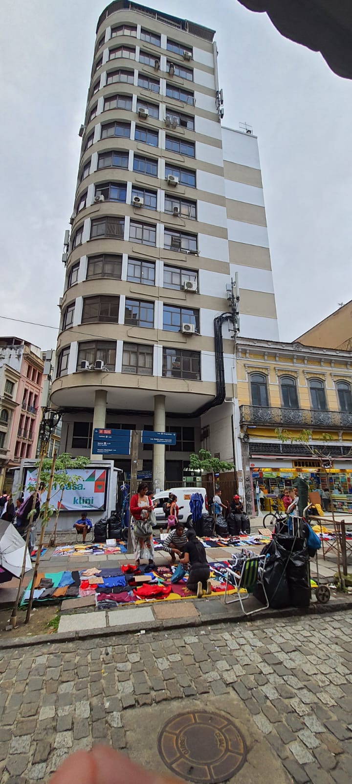 VENDO - SALA COMERCIAL - COM EXCLUSIVIDADE - RUA URUGUAIANA Nº 13 - CENTRO/RJ.