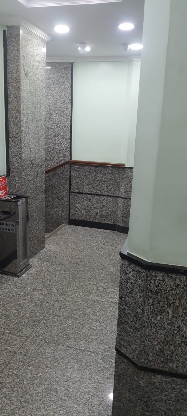 VENDO - SALA COMERCIAL - COM EXCLUSIVIDADE - RUA URUGUAIANA Nº 13 - CENTRO/RJ.