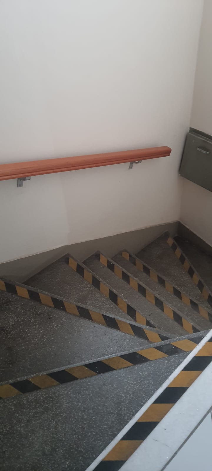 VENDO - SALA COMERCIAL - COM EXCLUSIVIDADE - RUA URUGUAIANA Nº 13 - CENTRO/RJ.