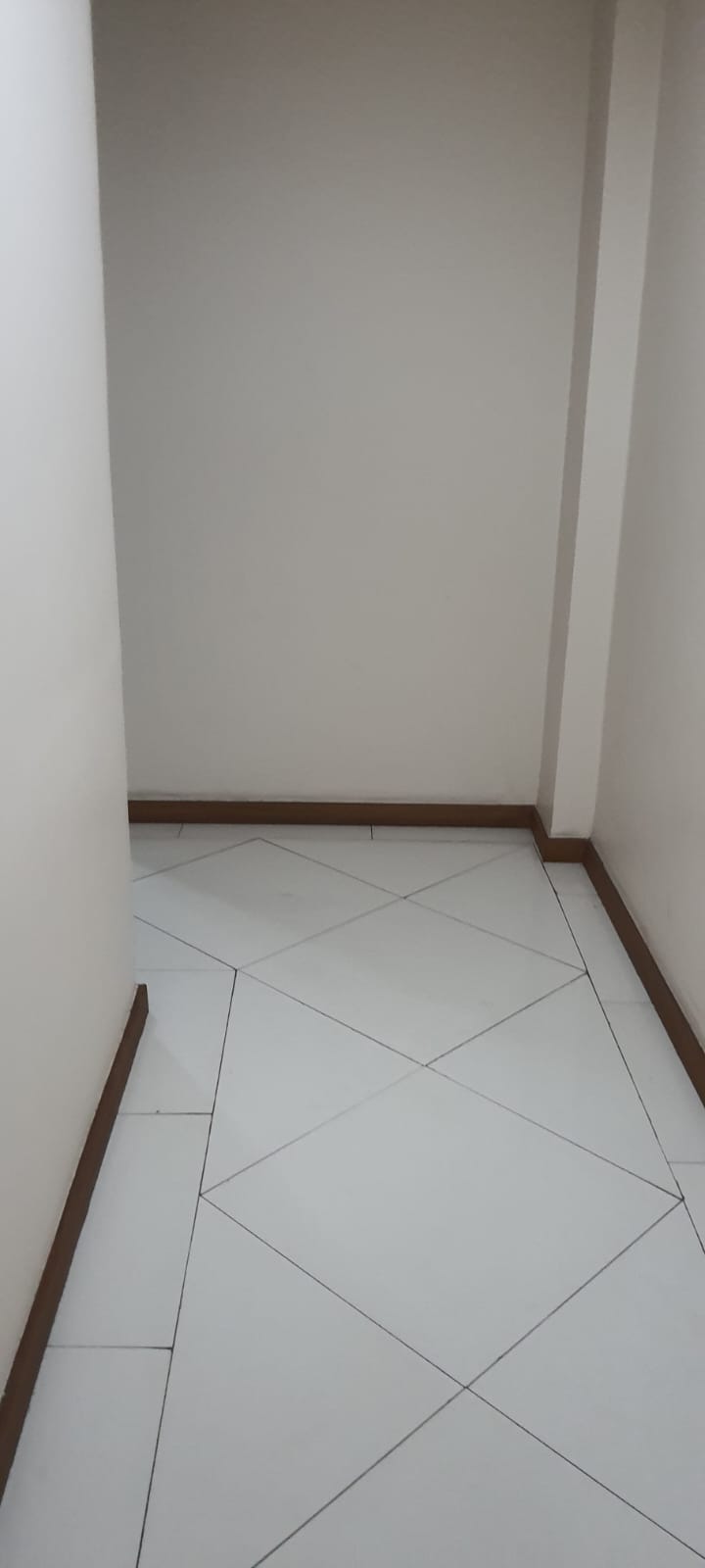 VENDO - SALA COMERCIAL - COM EXCLUSIVIDADE - RUA URUGUAIANA Nº 13 - CENTRO/RJ.