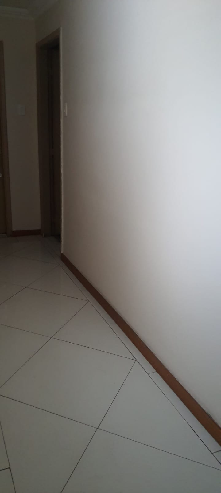 VENDO - SALA COMERCIAL - COM EXCLUSIVIDADE - RUA URUGUAIANA Nº 13 - CENTRO/RJ.