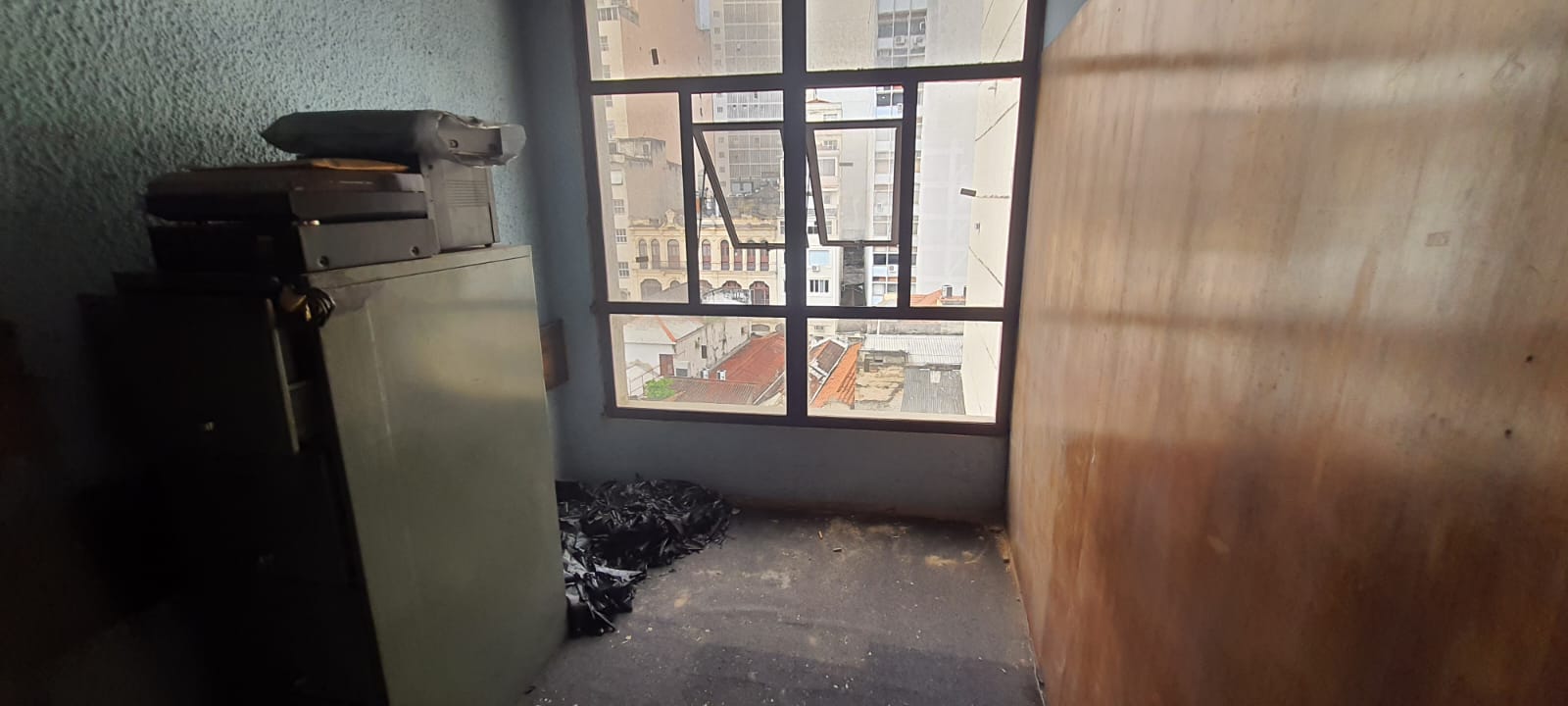 VENDO - SALA COMERCIAL - COM EXCLUSIVIDADE - RUA URUGUAIANA Nº 13 - CENTRO/RJ.