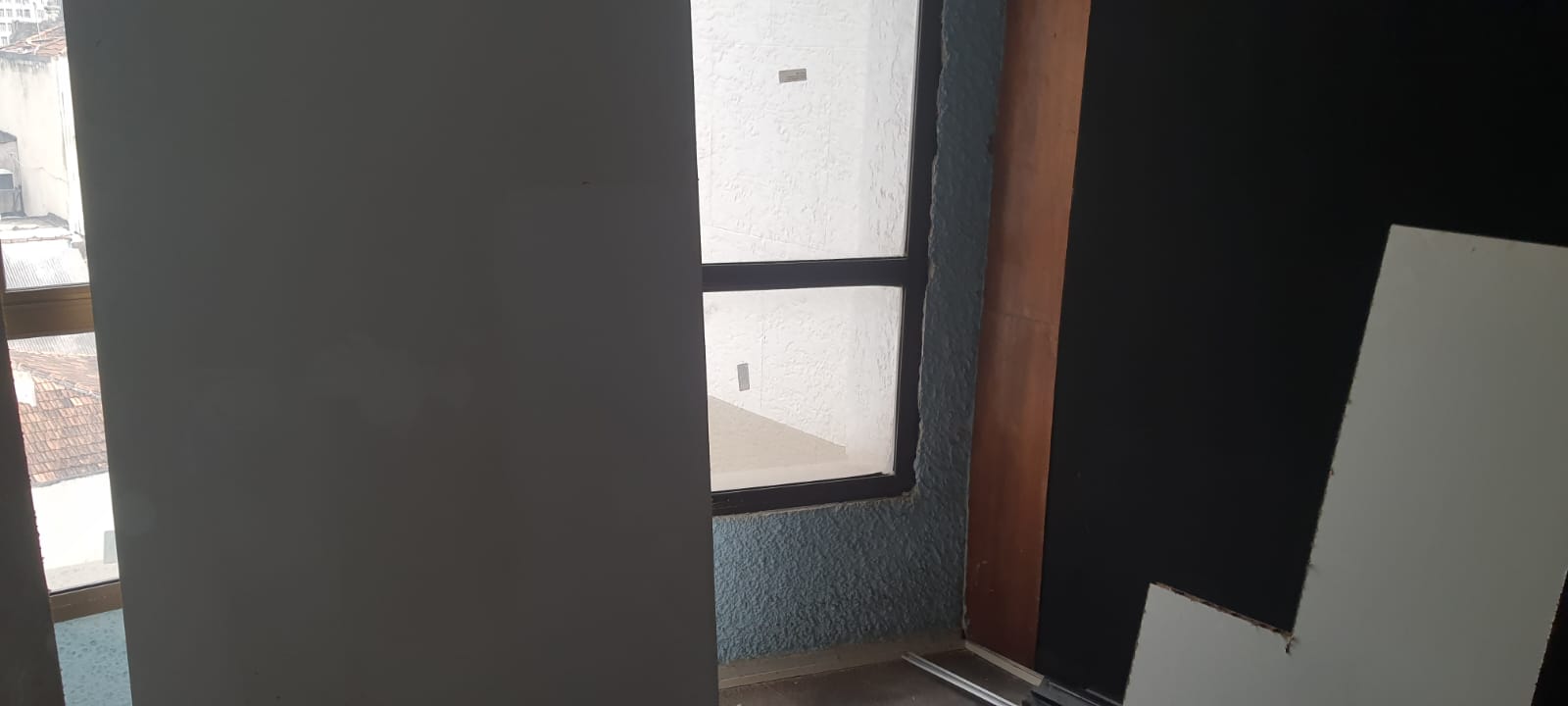 VENDO - SALA COMERCIAL - COM EXCLUSIVIDADE - RUA URUGUAIANA Nº 13 - CENTRO/RJ.