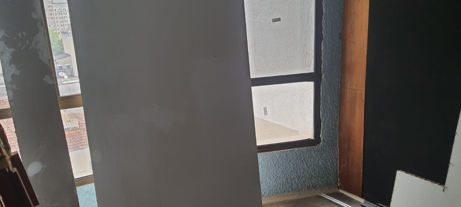 VENDO - SALA COMERCIAL - COM EXCLUSIVIDADE - RUA URUGUAIANA Nº 13 - CENTRO/RJ.