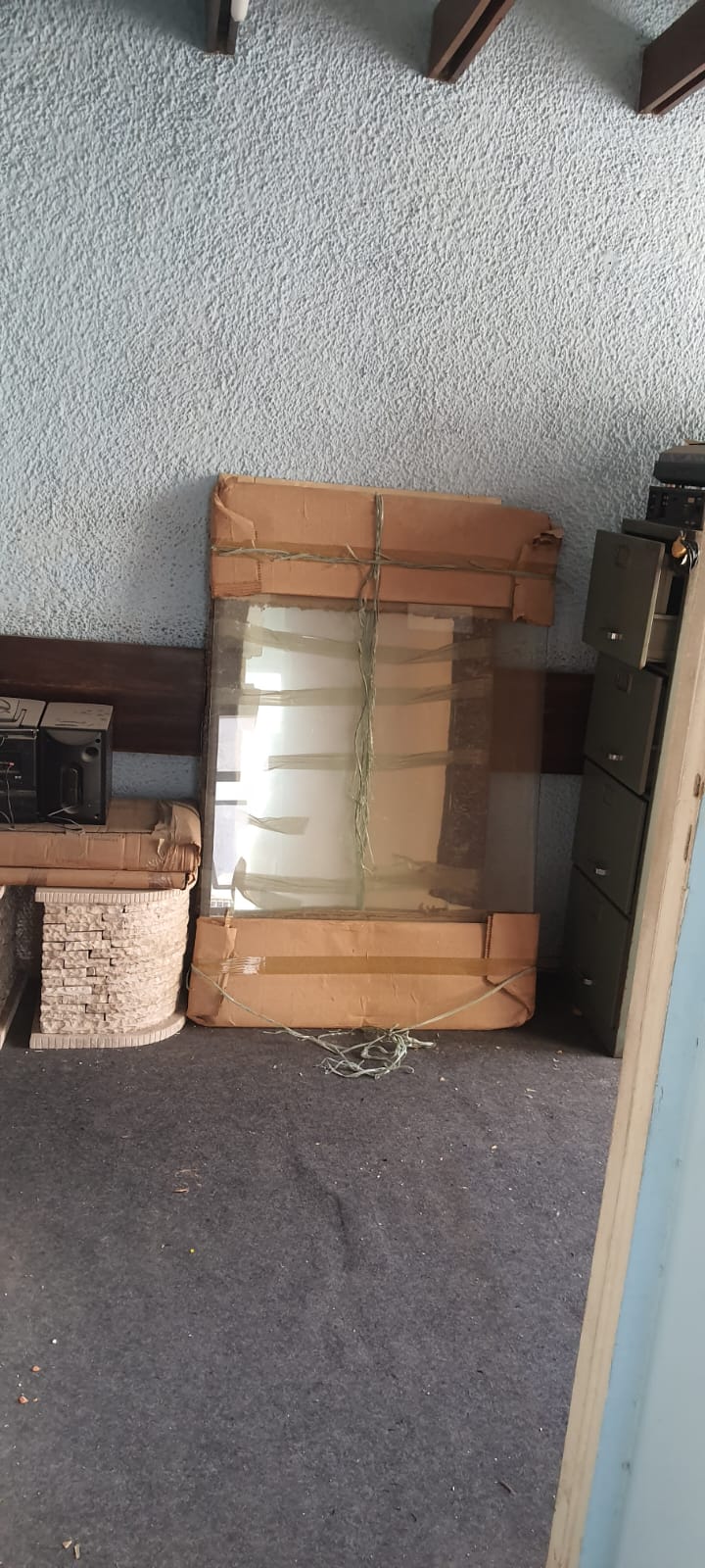 VENDO - SALA COMERCIAL - COM EXCLUSIVIDADE - RUA URUGUAIANA Nº 13 - CENTRO/RJ.