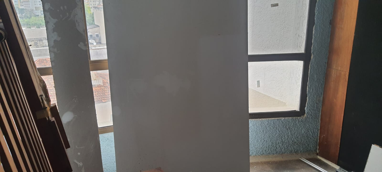 VENDO - SALA COMERCIAL - COM EXCLUSIVIDADE - RUA URUGUAIANA Nº 13 - CENTRO/RJ.