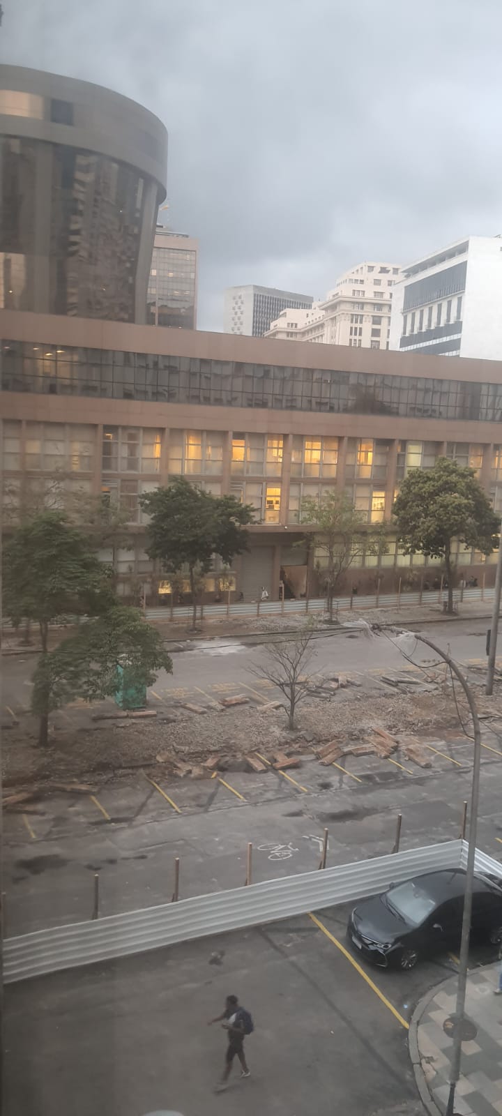 VENDO - SALA COMERCIAL - COM EXCLUSIVIDADE - TRAVESSA DO PAÇO Nº 23 - CENTRO/RJ.