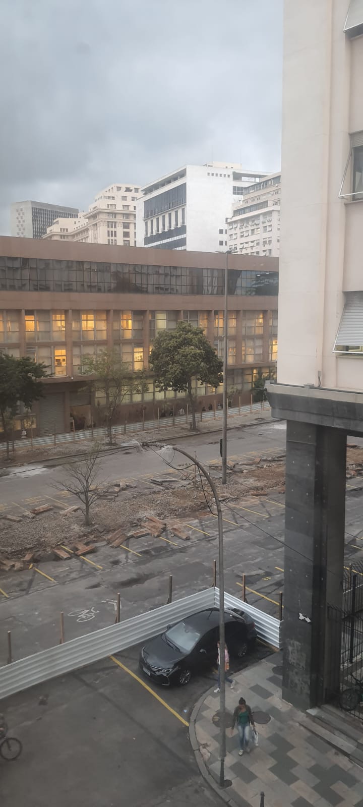 VENDO - SALA COMERCIAL - COM EXCLUSIVIDADE - TRAVESSA DO PAÇO Nº 23 - CENTRO/RJ.