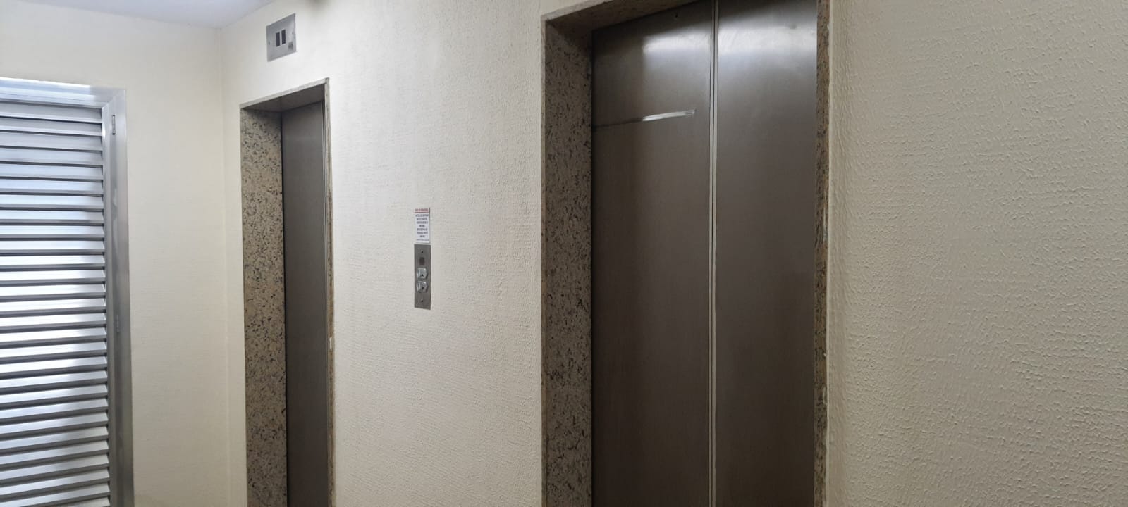 VENDO - SALA COMERCIAL - COM EXCLUSIVIDADE - TRAVESSA DO PAÇO Nº 23 - CENTRO/RJ.