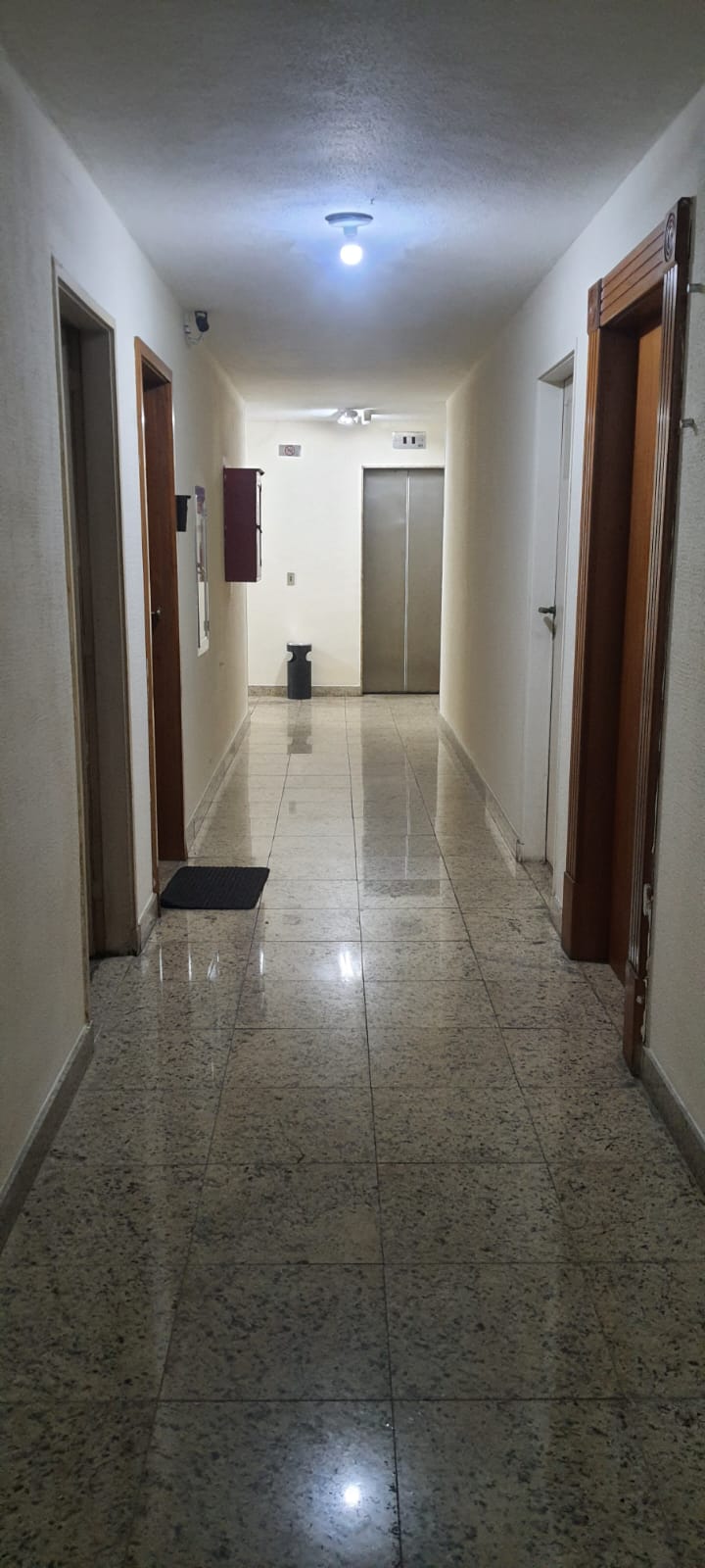 VENDO - SALA COMERCIAL - COM EXCLUSIVIDADE - TRAVESSA DO PAÇO Nº 23 - CENTRO/RJ.