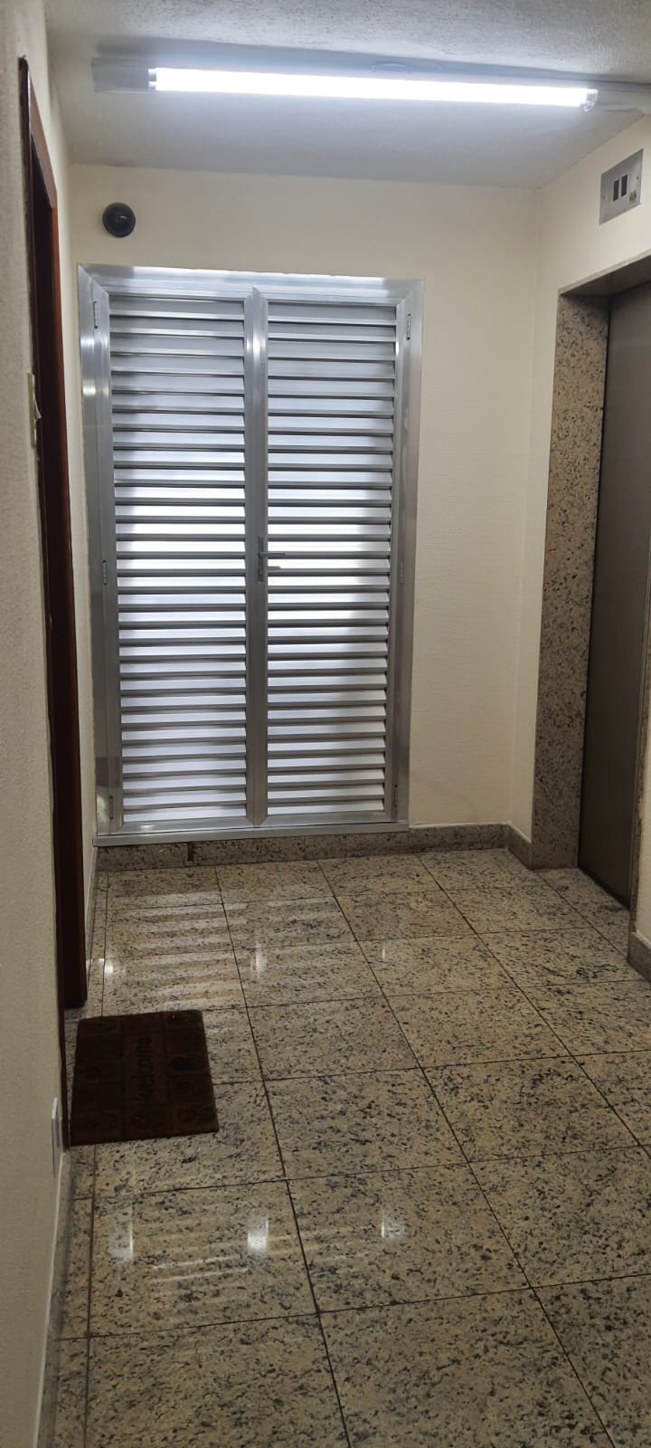 VENDO - SALA COMERCIAL - COM EXCLUSIVIDADE - TRAVESSA DO PAÇO Nº 23 - CENTRO/RJ.