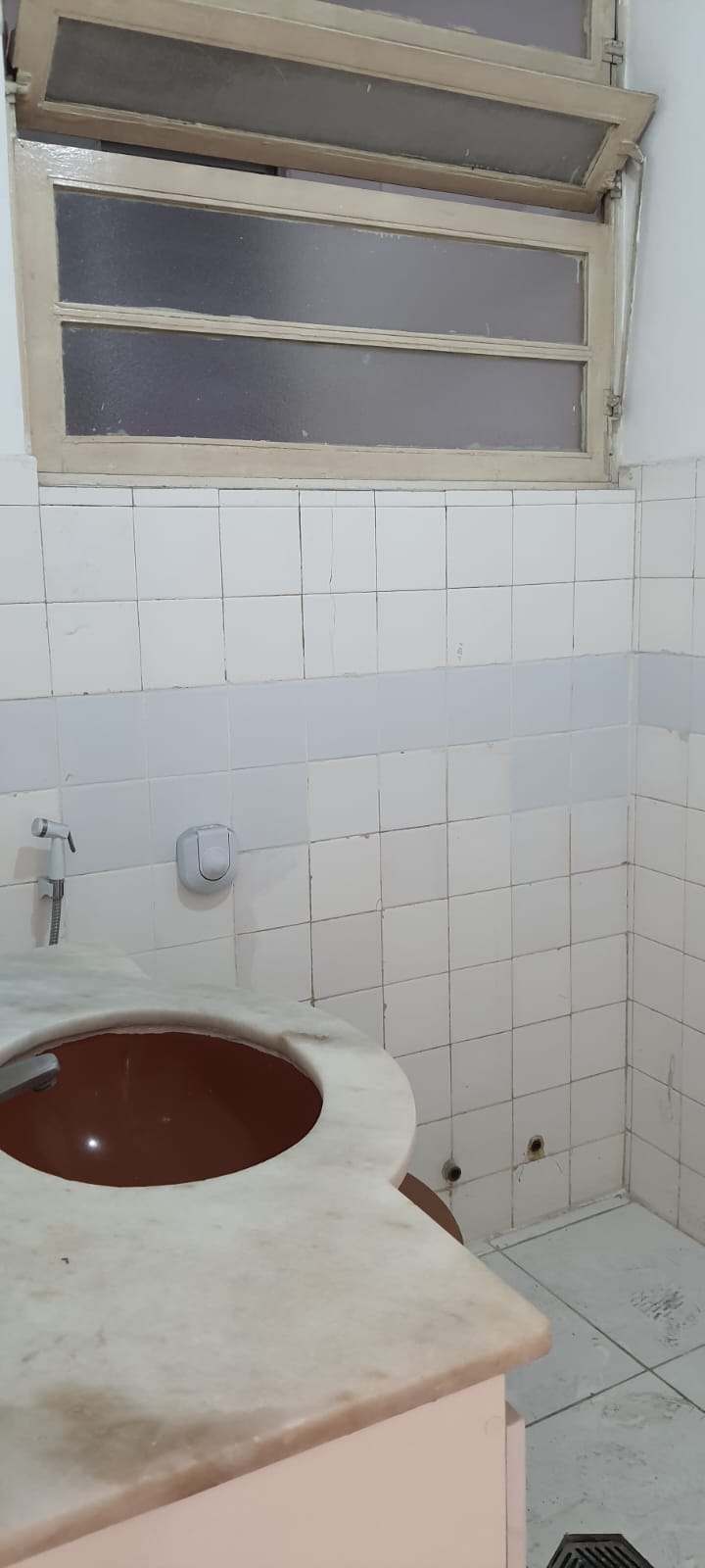 VENDE - APARTAMENTO - RUA UBALDINO DO AMARAL Nº 80 - CENTRO/RJ. 