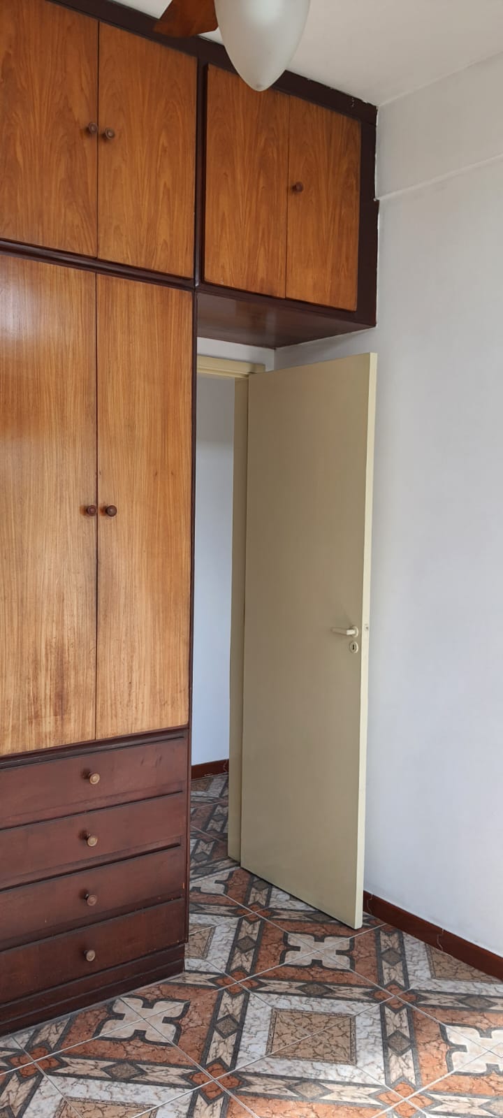 VENDE - APARTAMENTO - RUA UBALDINO DO AMARAL Nº 80 - CENTRO/RJ. 