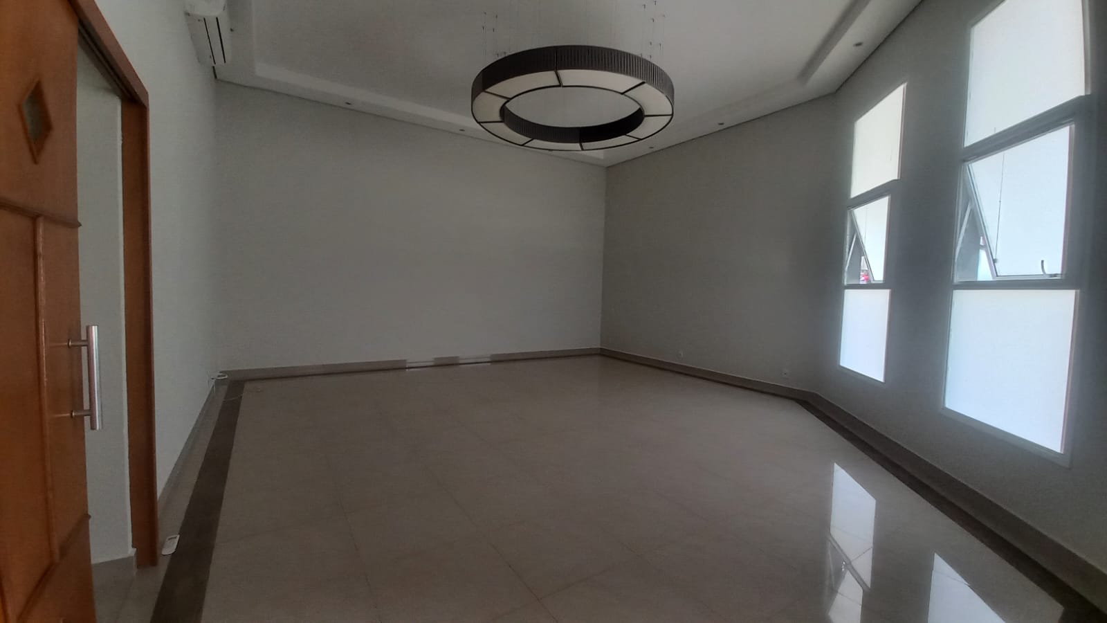 Casa Deslumbrante à Venda no Condomínio Parque do Varvito em Itu por $1.500.000,00