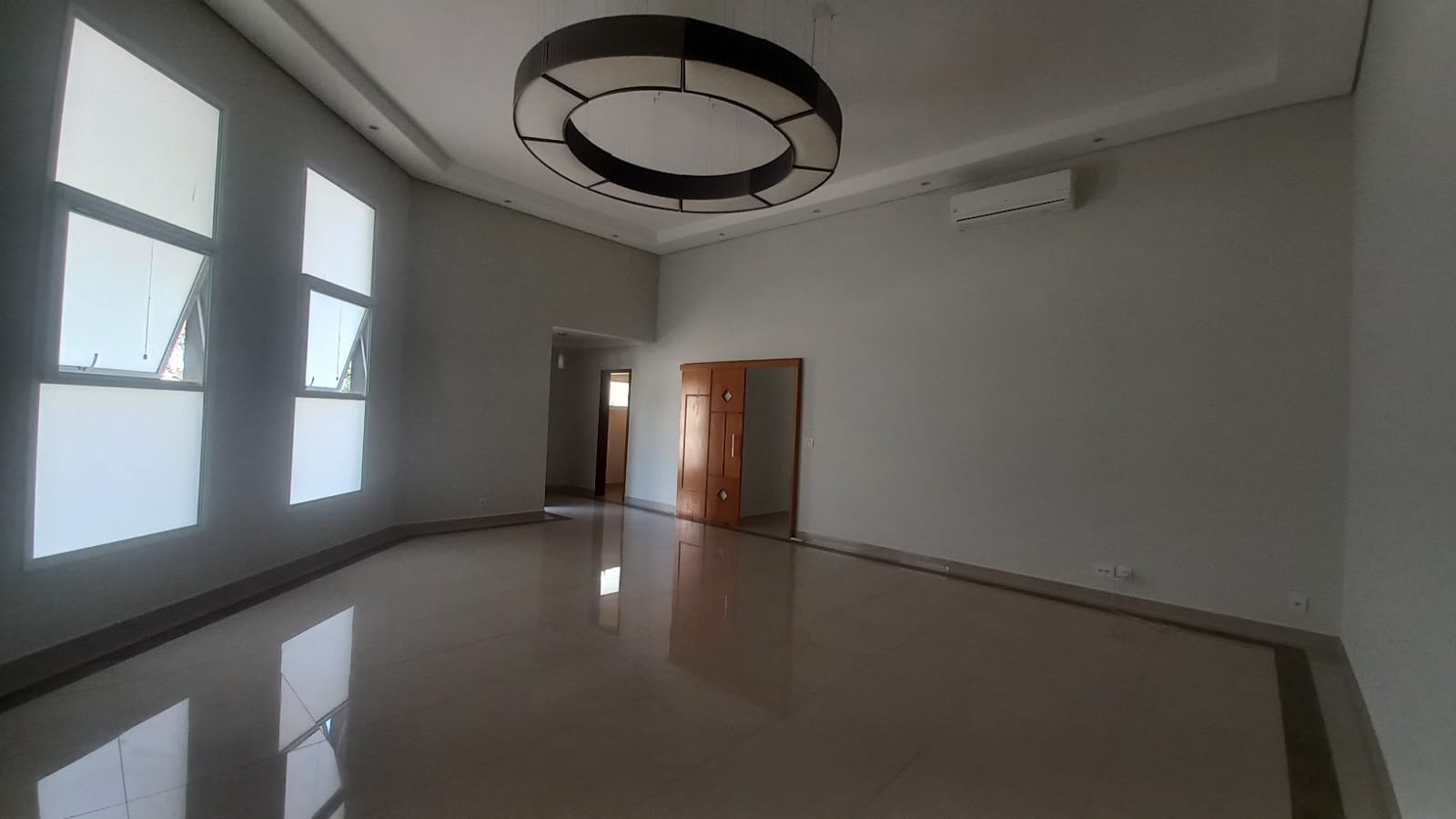 Casa Deslumbrante à Venda no Condomínio Parque do Varvito em Itu por $1.500.000,00