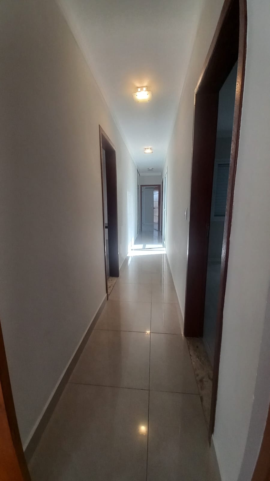 Casa Deslumbrante à Venda no Condomínio Parque do Varvito em Itu por $1.500.000,00