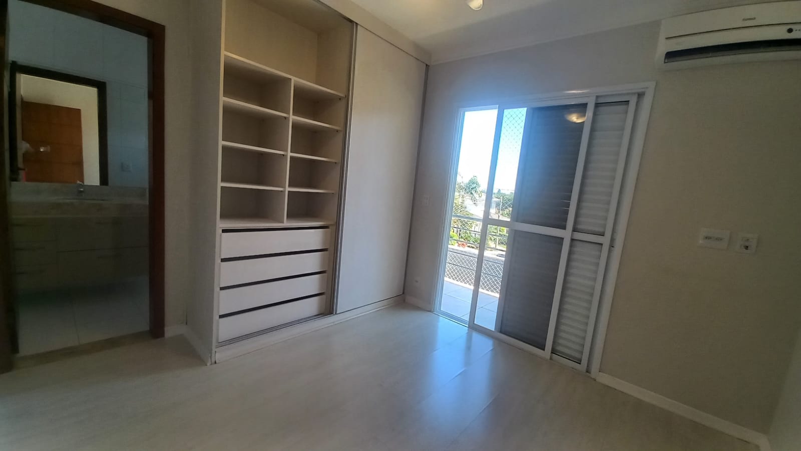 Casa Deslumbrante à Venda no Condomínio Parque do Varvito em Itu por $1.500.000,00