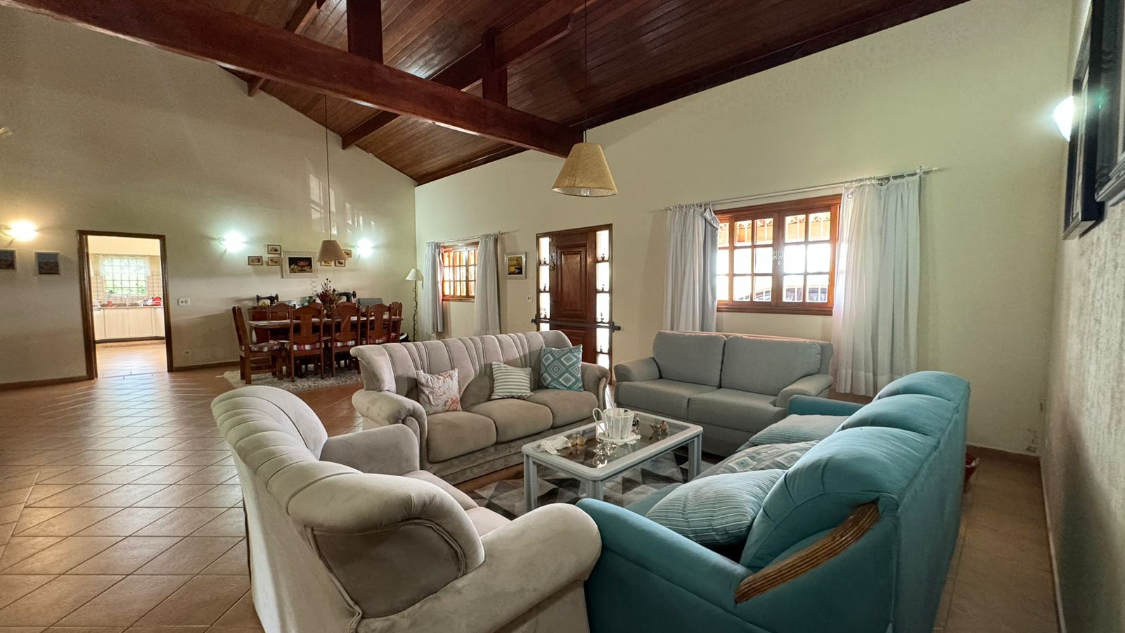 "Chácara dos Sonhos em Porto Feliz: Conforto, Luxo e Natureza Esperam por Você!"