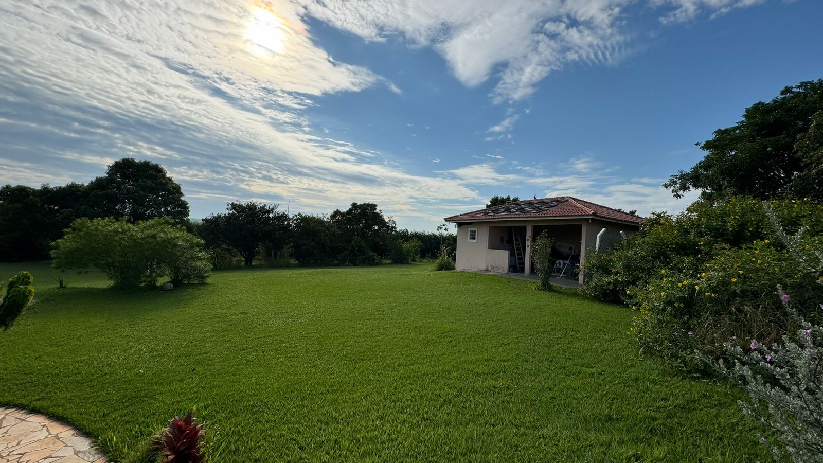 "Chácara dos Sonhos em Porto Feliz: Conforto, Luxo e Natureza Esperam por Você!"