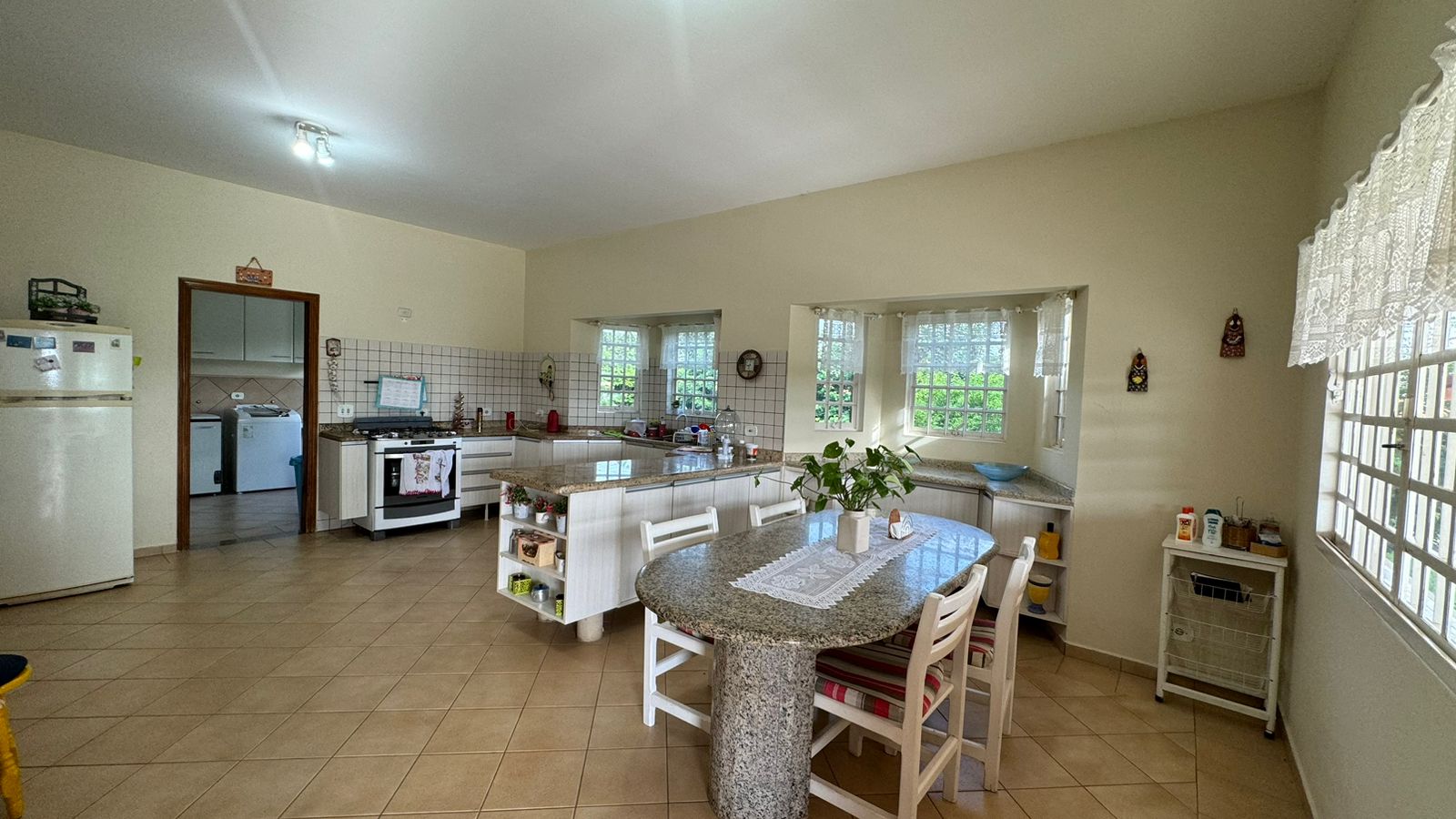 "Chácara dos Sonhos em Porto Feliz: Conforto, Luxo e Natureza Esperam por Você!"