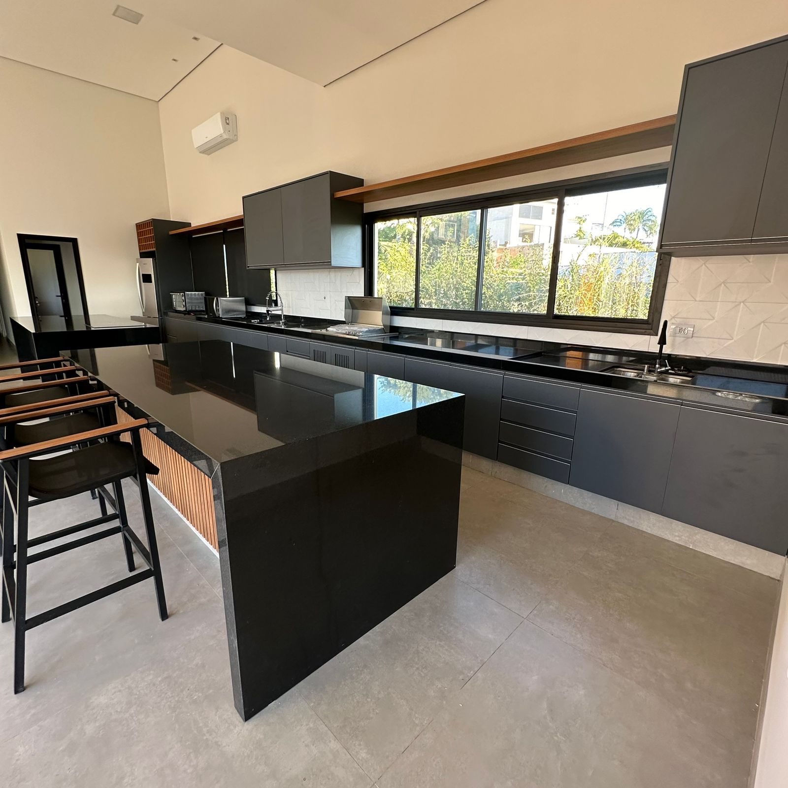 Luxuosa Casa à Venda no Condomínio Xapada – R$ 2.800.000,00