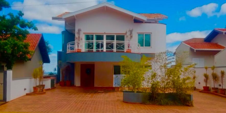 Casa em condomínio