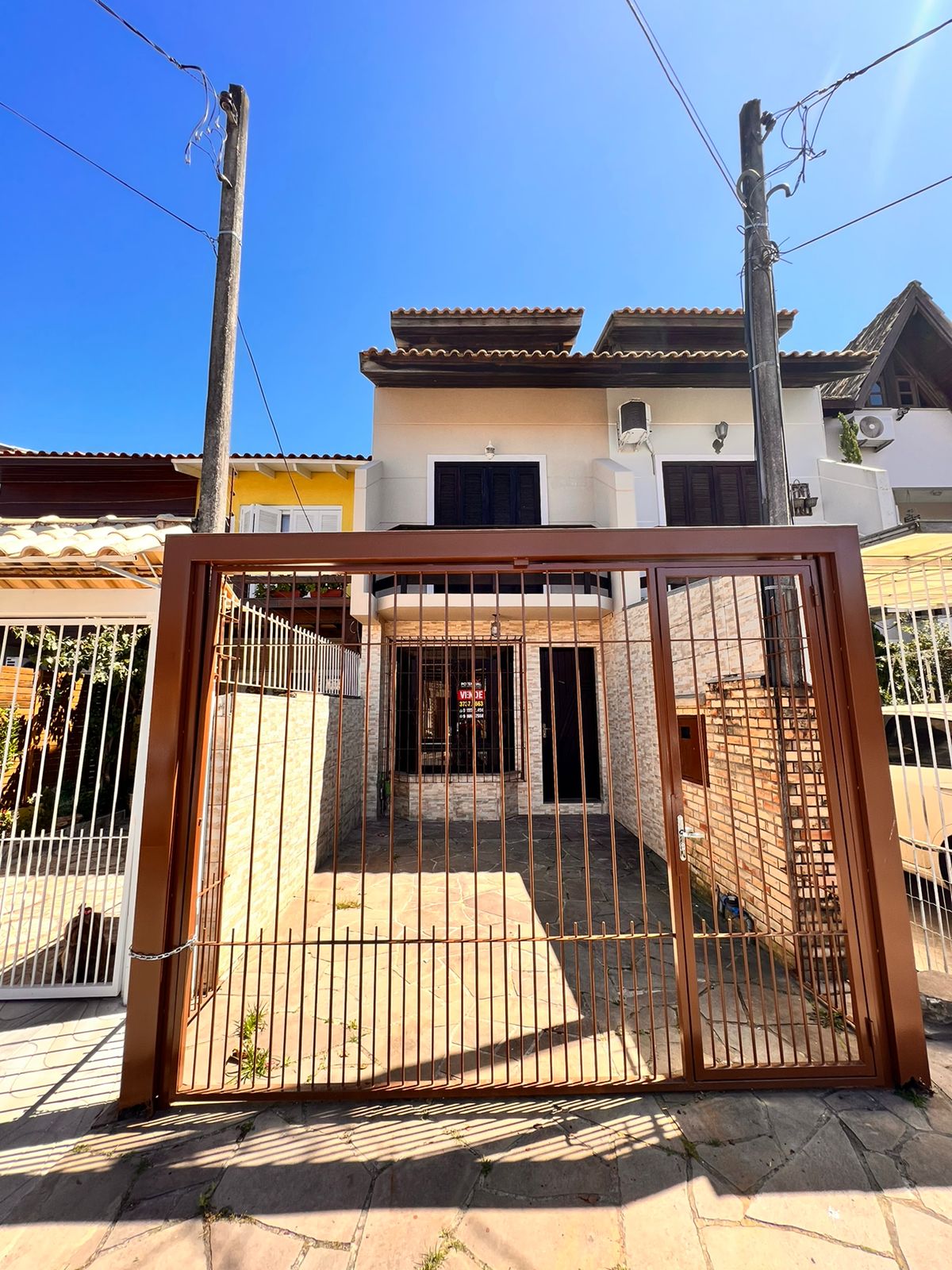 LINDO SOBRADO 3 DORMITÓRIOS NO BAIRRO HÍPICA