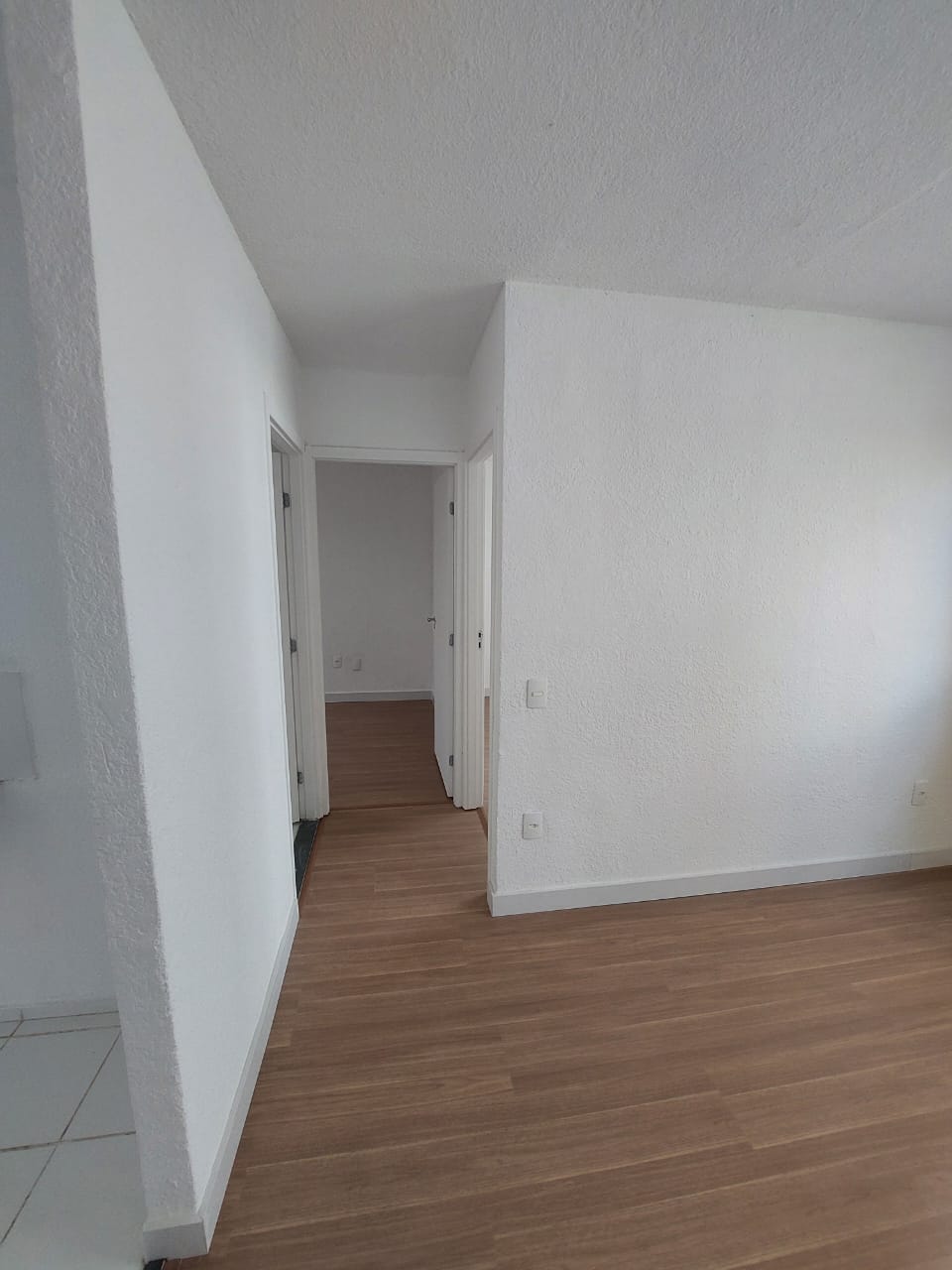 APARTAMENTO REFORMADO 2 DORMITÓRIOS NO BAIRRO RESTINGA