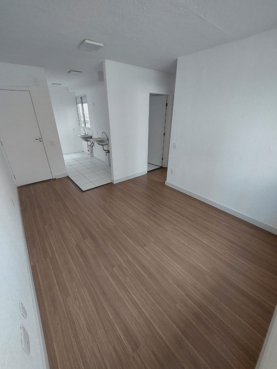 APARTAMENTO REFORMADO 2 DORMITÓRIOS NO BAIRRO RESTINGA